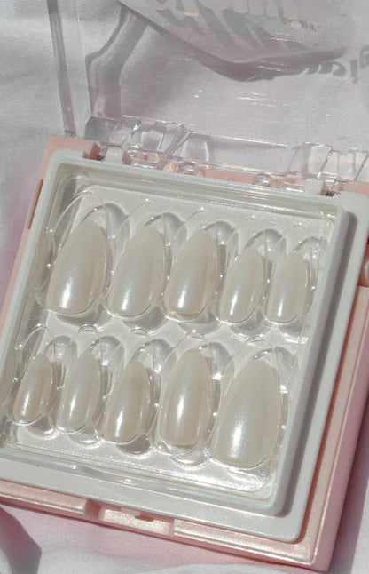 Glowie Born Dreamer White Chrome Nail Palette